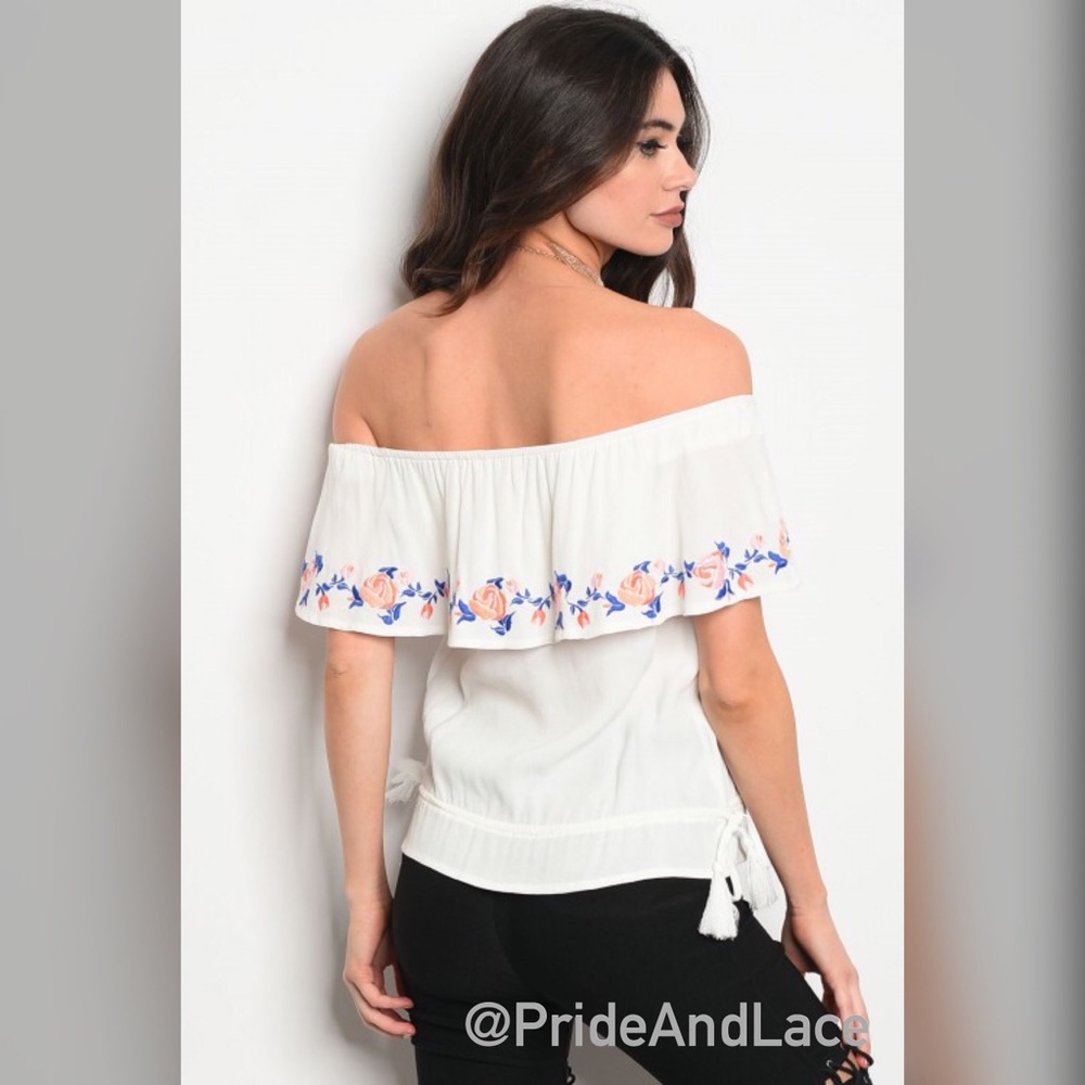 🌸Off the Shoulder Top🌸 - Picture 2 of 2